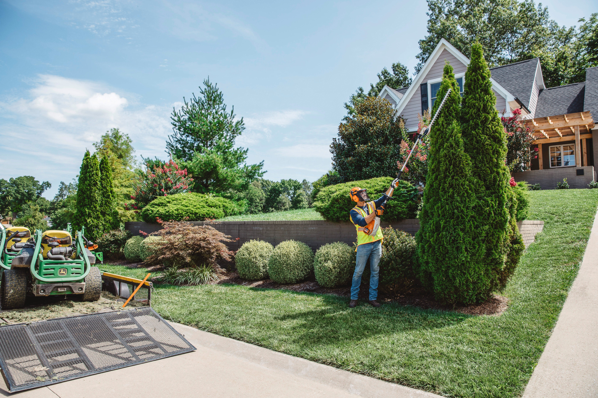 STIHL HLA 135 Battery Powered Extended-Reach Hedge Trimmer